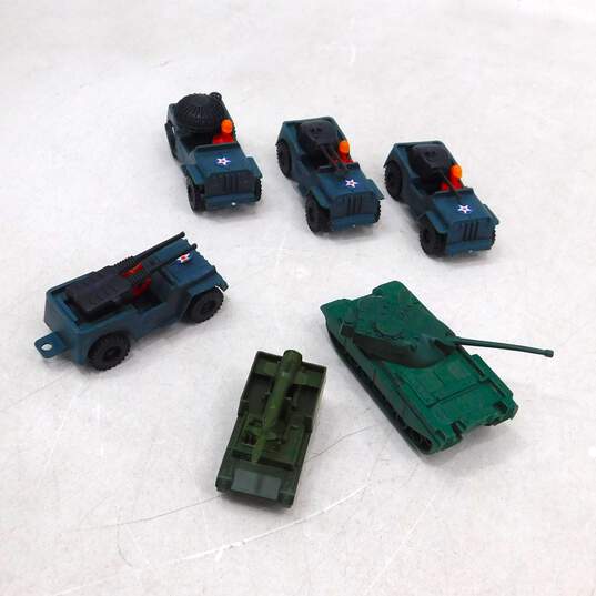 Tim-Mee Lot of Plastic Army Soldiers & Military Vehicles image number 4