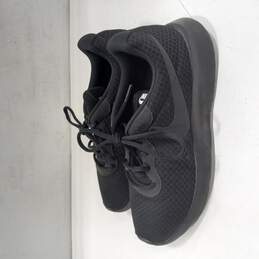 Women's Nike Tanjun Black Sneakers Size 9.5 alternative image