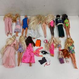 Vintage Bundle of 16 Assorted Barbie Dolls w/Travel Case and Accessories alternative image