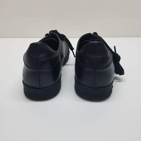 AUTHENTICATED Versace Versus Safety Pin Black Leather Sneakers Size 40 image number 3