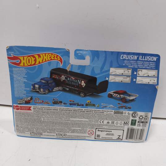 Hotwheels Crusin' Illusion Toy Car In Packaging image number 3
