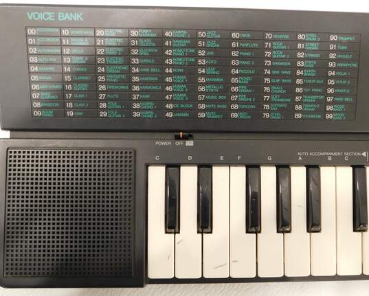VNTG Yamaha Brand PSS-140 Model PortaSound Electronic Keyboard/Piano image number 4