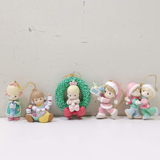 Bundle Of Assorted Precious Moments Figurines & Collectibles image number 4