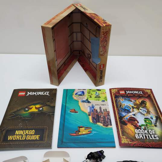 LEGO Ninjago Battle Box, Book, Game, Minifigure image number 3