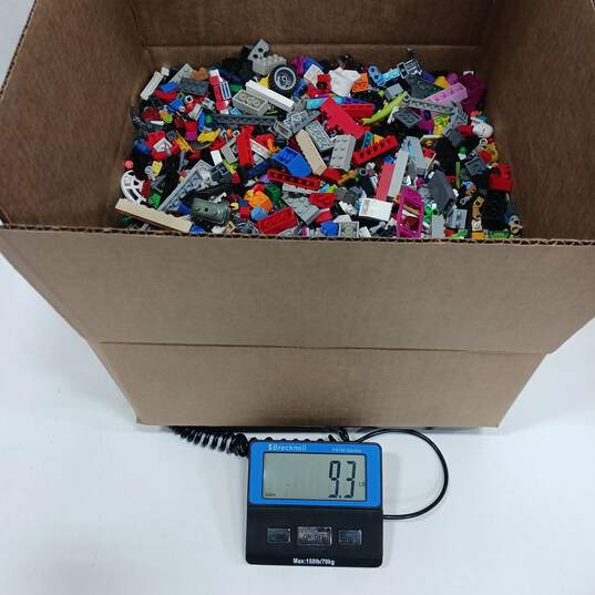 9.3lb Bulk of Assorted Lego Building Blocks and Pieces image number 5