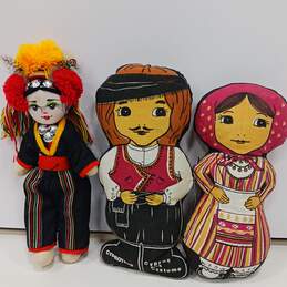 Bundle of 16 Assorted Dolls Representing Different Cultures alternative image