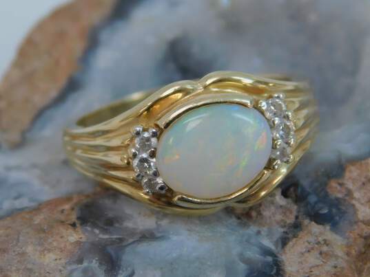 14K Yellow Gold Oval Opal 0.12 CTTW Diamond Ridged Ring 5.6g image number 1
