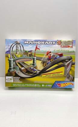 Hot Wheels Mario Kart Circuit Lite Track Set Grey