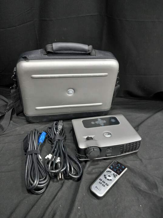 Dell 3400MP DLP Front Projector W/Remote In Case image number 1