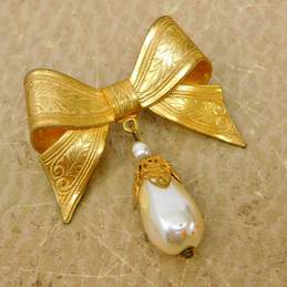 Vintage Miriam Haskell Gone Faux Pearl Etched Bow Brooch 13.0g