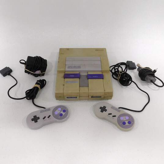 Nintendo SNES Console + Controller Bundle image number 1