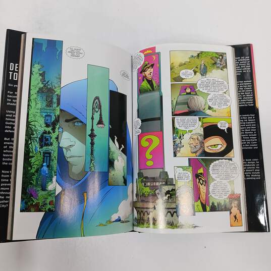 Bundle of 3 Assorted Hardcover Batman Graphic Novels image number 6