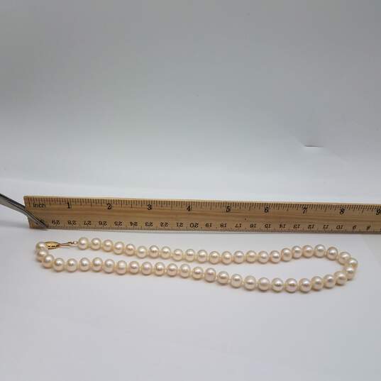 14k Gold FW Pearl Knotted 8mm Pearl 15 Inch Necklace 29.1g image number 9