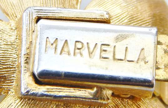 Vintage Marvella BSK Musi & Fashion Gold Tone Lucite & Faux Pearl Clip-On Earrings Necklace Cornucopia Brooch & Leaf Motif Shoe Clips 119.5g image number 6