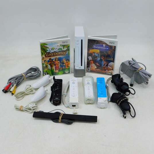Nintendo Wii w/ 4 Controllers Ratatouille image number 1