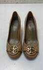 Tory Burch Snake Embossed Leather Chelsea Pumps Beige 8.5 image number 5