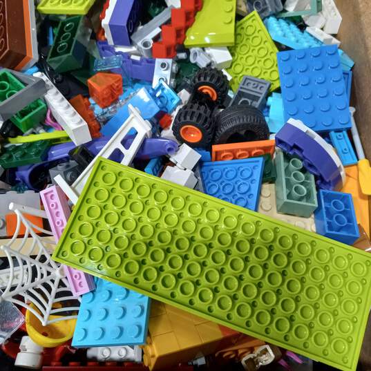 10lbs Assorted LEGO Building Bricks & Pices Bundle image number 2