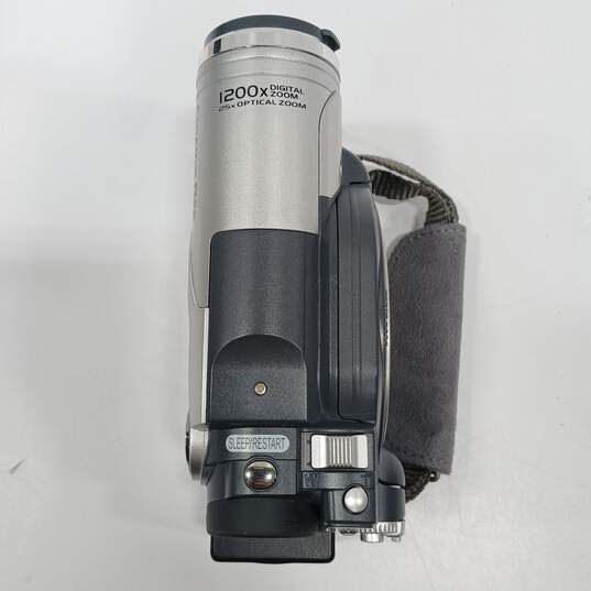 Hitachi DZ-BX35A Video Camera & Accessories in Bag image number 4