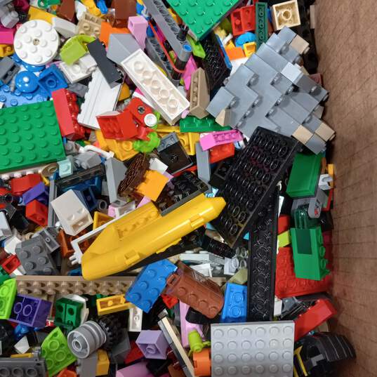 8lbs of Assorted Lego Building Blocks image number 5