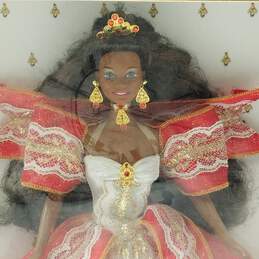 1997 Barbie Happy Holidays Special Edition African American 17833 alternative image