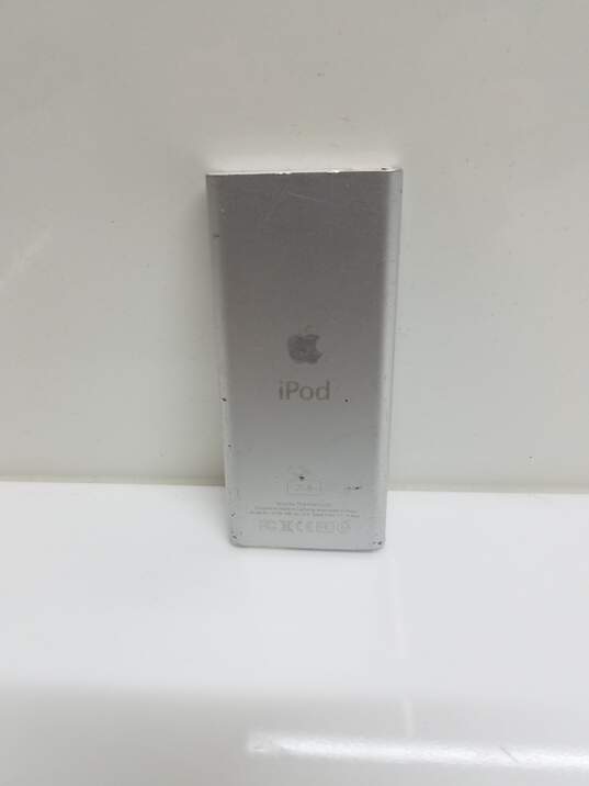 Apple iPod Nano 2nd Generation 2GB Silver MP3 Player image number 2