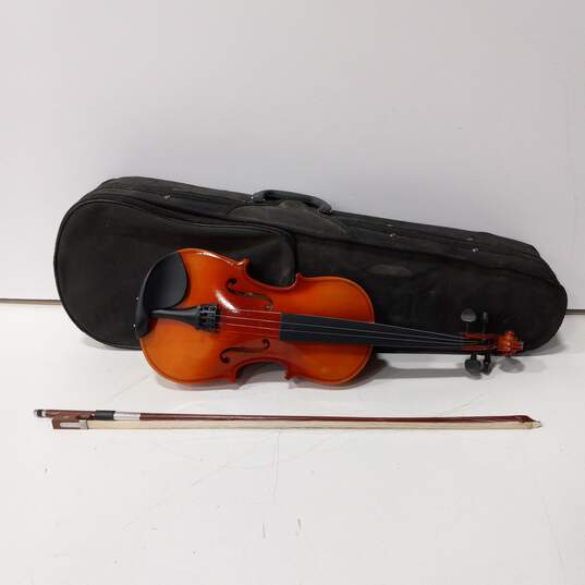 1/2 Violin w/Black Case image number 1