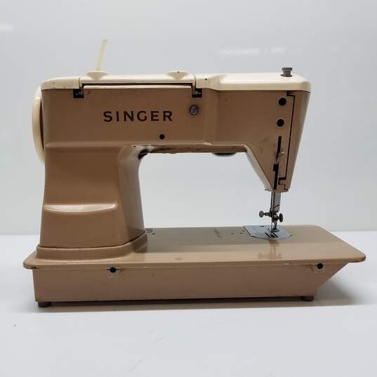 Vintage Singer Sewing Machine Model 401A image number 7