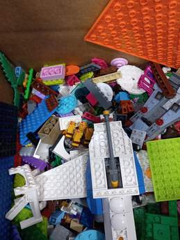 8.4lbs of Assorted Lego Building Blocks alternative image
