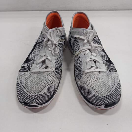 Women's Free TR 5 Flyknit Sneakers Size 10.5 image number 2