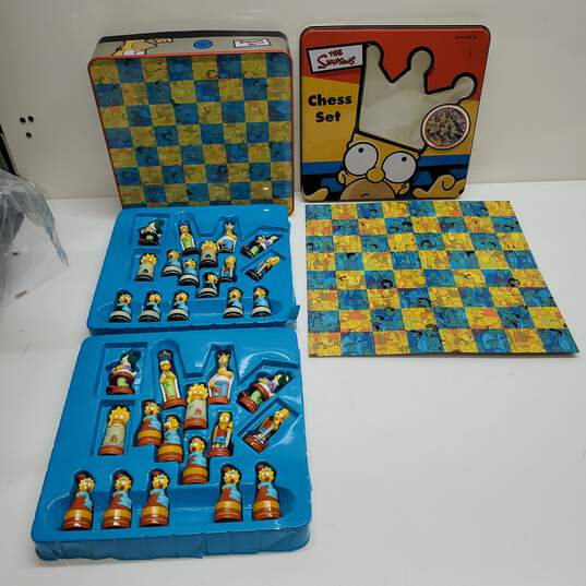 100% Official The Simpsons 3-D Chess Set IOB image number 1