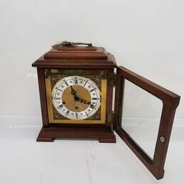 VTG.Howard Miller 050-020 Three-Way Chime Westminster Mantle Clock With Key-Untested alternative image