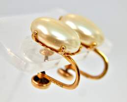 Vintage 10K Yellow Gold Faux Pearl Screw Back Earrings 3.0g alternative image