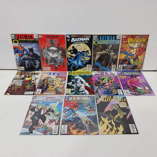Bundle of 13 Assorted DC Comic Books image number 1