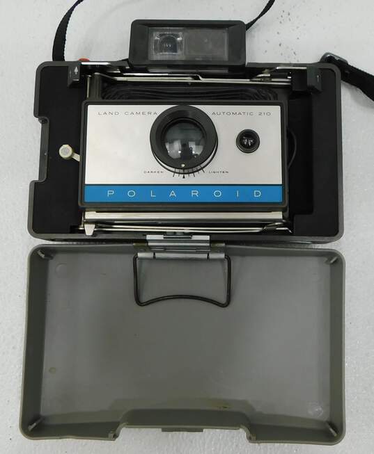 Vintage Polaroid Land Camera Automatic 210 With Strap And Case image number 3