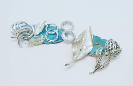 Vintage BSK Lisner Coro & Crown Trifari Silver Tone Leaf Earrings & Brooch Clip On Hoop Earrings & Floral Brooch 74.4g image number 1