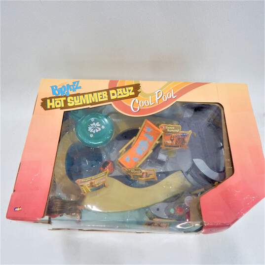 Buy the Sealed Bratz Hot Summer Dayz Cool Pool Playset W/ Fianna Doll