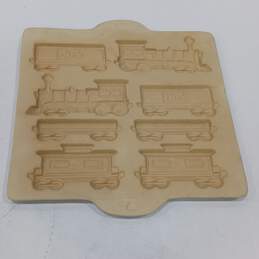 1998 - Pampered Chef Stoneware Gingerbread Hometown Train Cookie Mold