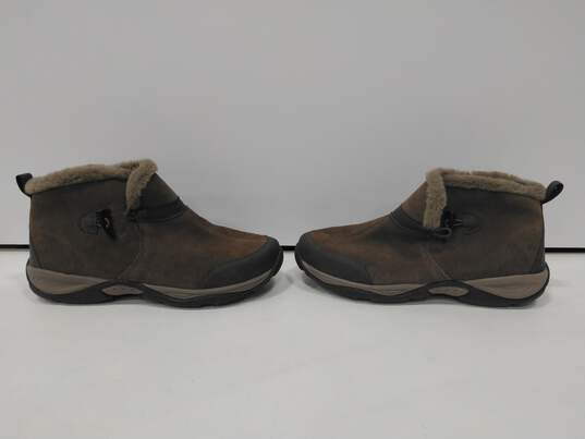 Women's Brown Walking Shoes Size 9.5M image number 3