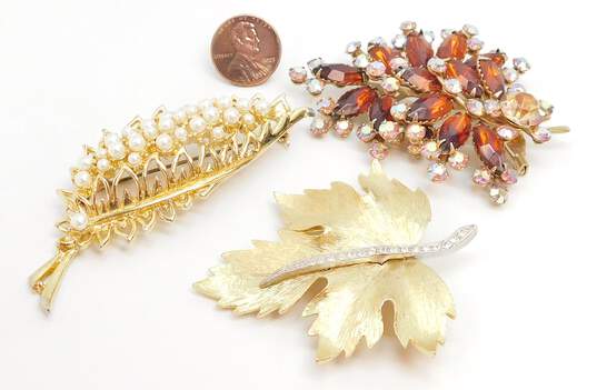 Vintage Park Lane Hollywood & Fashion Icy Rhinestone & Faux Pearl Gold Tone Statement Brooches 79.3g image number 5