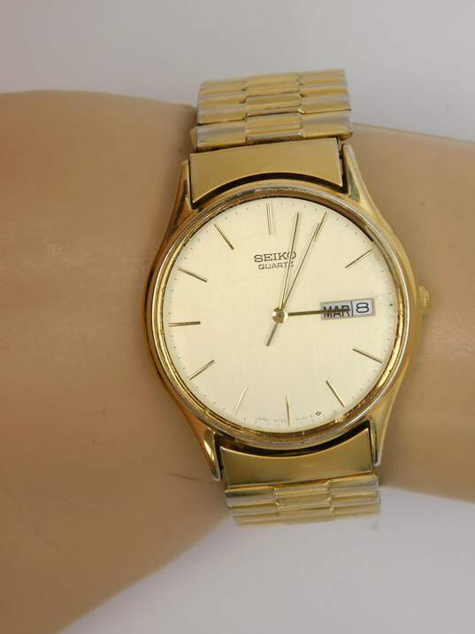 Men's Seiko Quartz 5Y23-8039 Gold Tone Analog Calendar Watch image number 2
