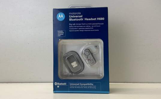 Motorola Universal Bluetooth Headset H680 image number 1