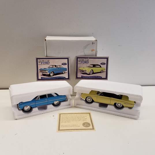 12 Diecast Classic Cars and Display Case image number 8