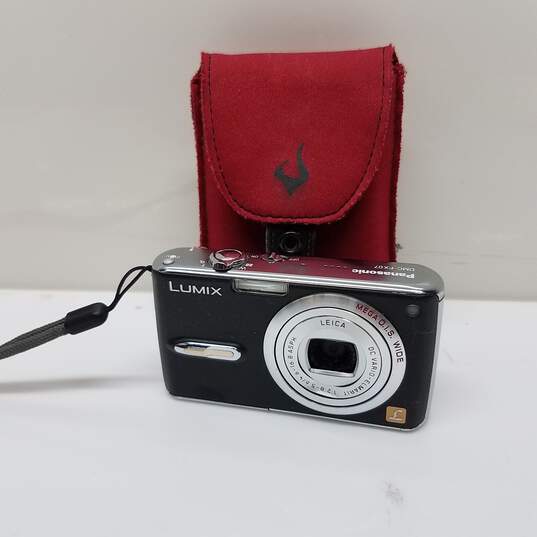 Panasonic LUMIX DMC-FX07 7.2MP Digital Camera -Black with Case image number 1