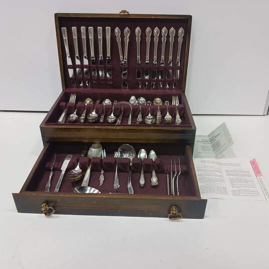 1847 Rogers Bros Reflection Silver Plated Silverware in Wooden Box image number 1