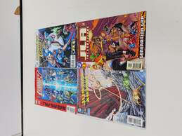 Bundle of 20 Assorted DC Comics Justice League Comics alternative image