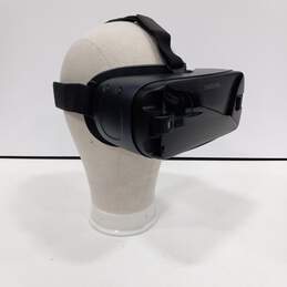 Gear VR Googles W/ Controller alternative image
