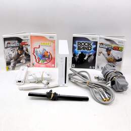 Nintendo Wii w/ 4 Games Wii-mote and Cables