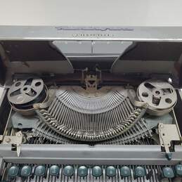 VTG. Remington Rand Quiet Riter Manual Typewriter in Seafoam Green alternative image