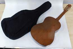 Yamaha Brand C40 Model Wooden 6-String Classical Acoustic Guitar w/ Soft Gig Bag alternative image