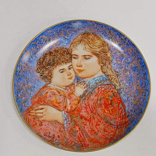 Vintage Edna Hibel-Erica And Jamie Mothers Day Knowles Plate image number 3